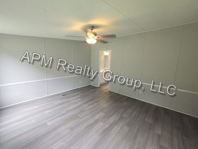 Building Photo - Spacious modular home in Hopkins