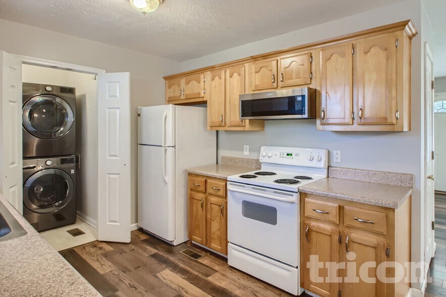 Building Photo - 1150 E 17th Ave