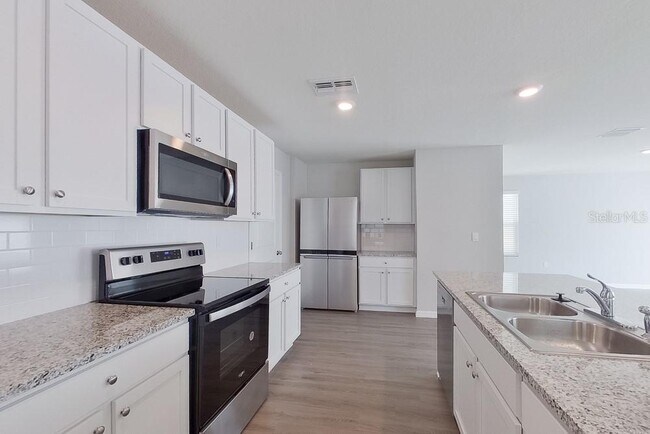 Building Photo - 8642 SW 43rd Ter