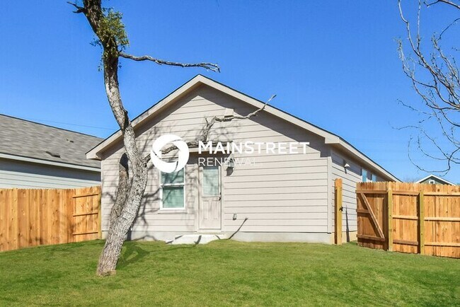 Building Photo - 3 Bedroom Pet-Friendly Home in San Antonio...