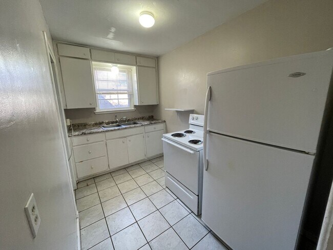 Building Photo - 2 bedroom unit across street from KSU Campus.
