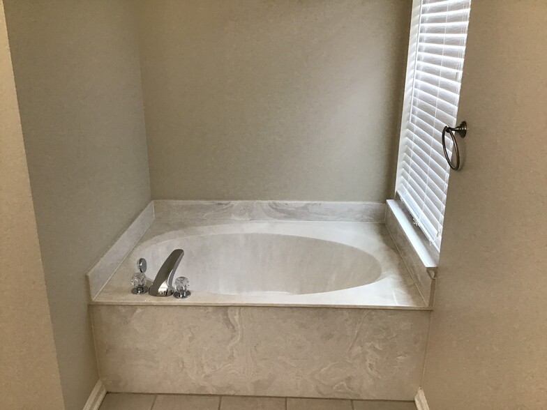 Building Photo - 1530 Roseberry Ct