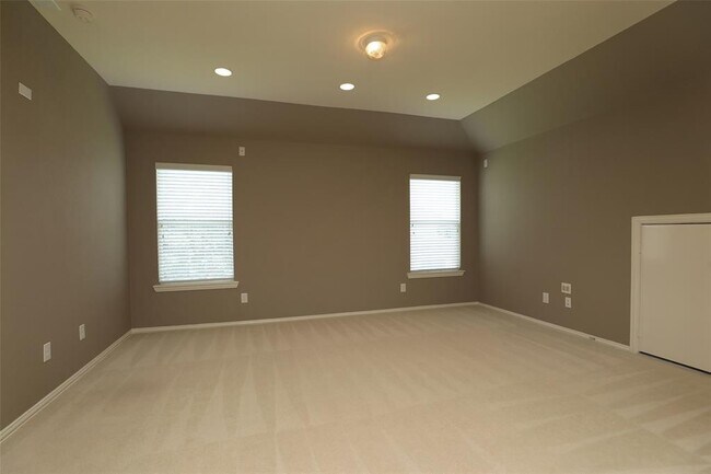 Building Photo - 9603 Red Rugosa Dr