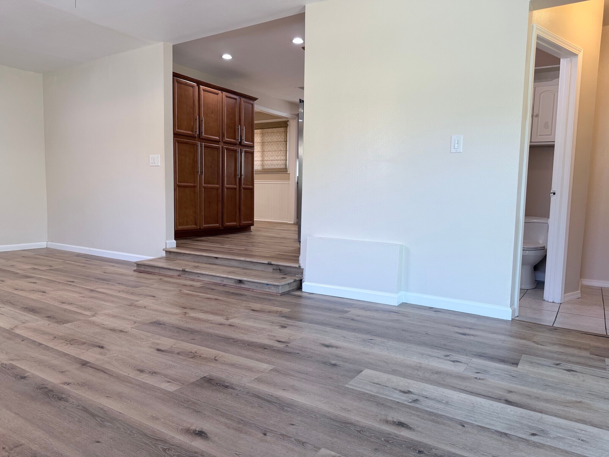 Building Photo - 3082 Thurin Ave