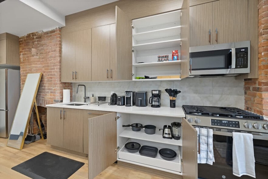 Building Photo - 115 Franklin St