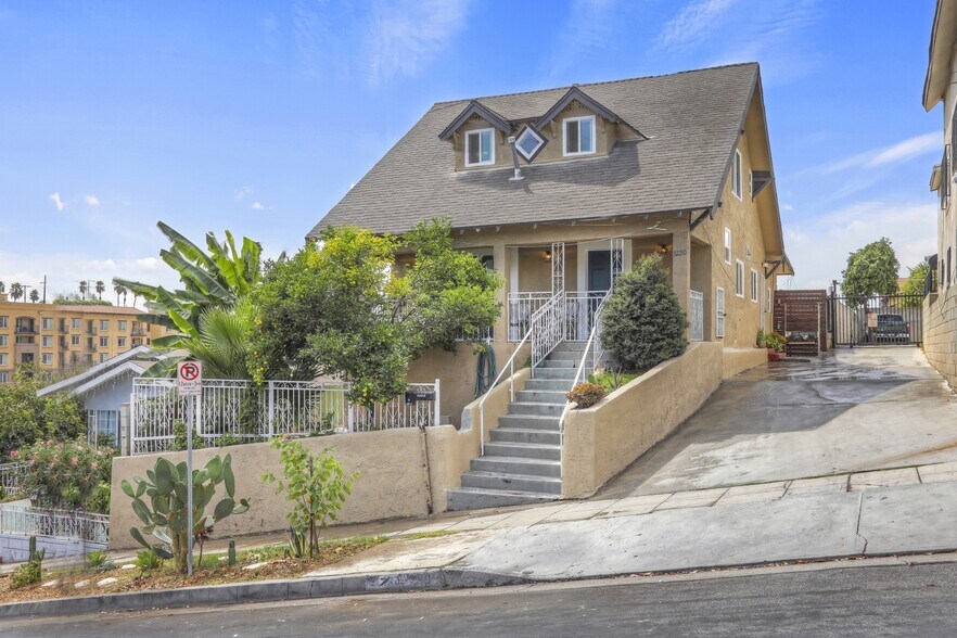 Primary Photo - 3220 E 6th St