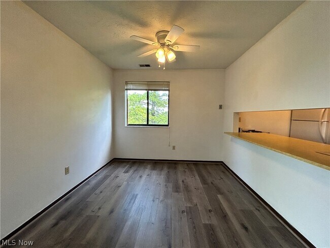 Building Photo - 623 Lovers Ln