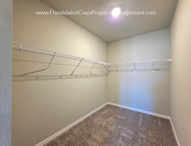 Building Photo - BRILLIANT and SPACIOUS! 4 BEDROOM/2.5 BATH PLUS LARGE BONUS-FLEX SPACE and FENCED YARD!