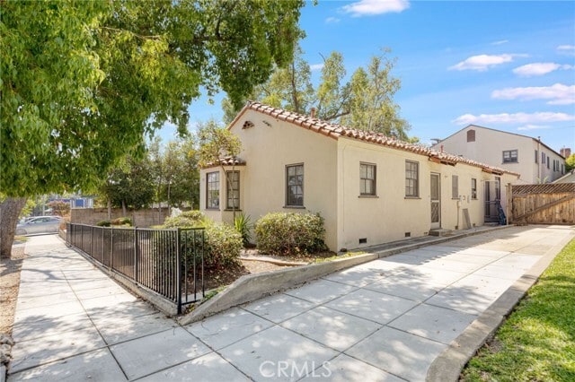 Building Photo - 1373 N Mentor Ave