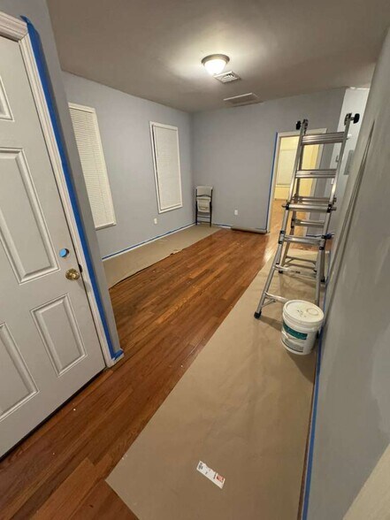 Building Photo - 209 21st St