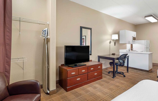 Building Photo - Furnished Studio-Chicago - Lisle