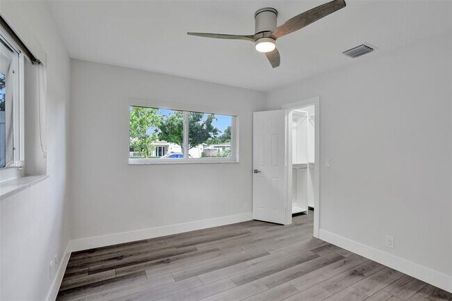 Building Photo - 5361 SW 7th St