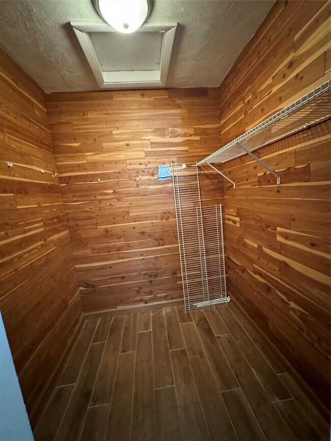 Building Photo - 315 SE 23rd Ave