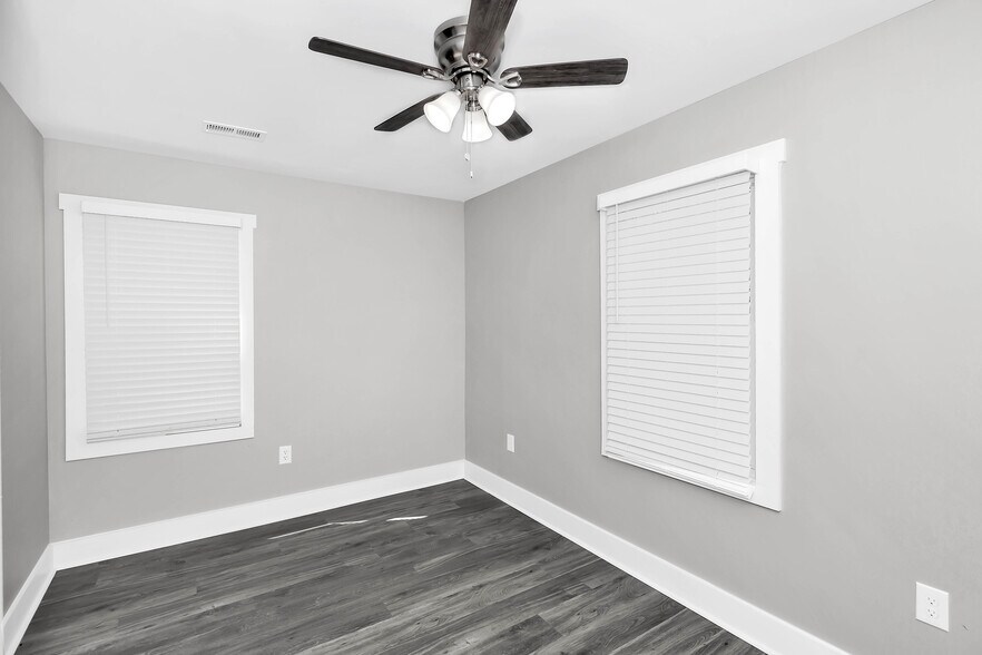 Building Photo - 908 Fairway Dr NW