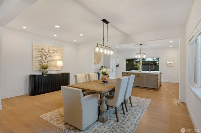 Building Photo - Modern Farmhouse Luxury in Coveted Matthews Beach Available NOW!
