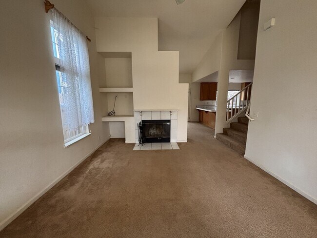 Building Photo - 3 Bed 2.5  Bath House in South Davis