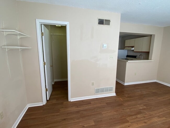 Building Photo - 1600 Park Cir