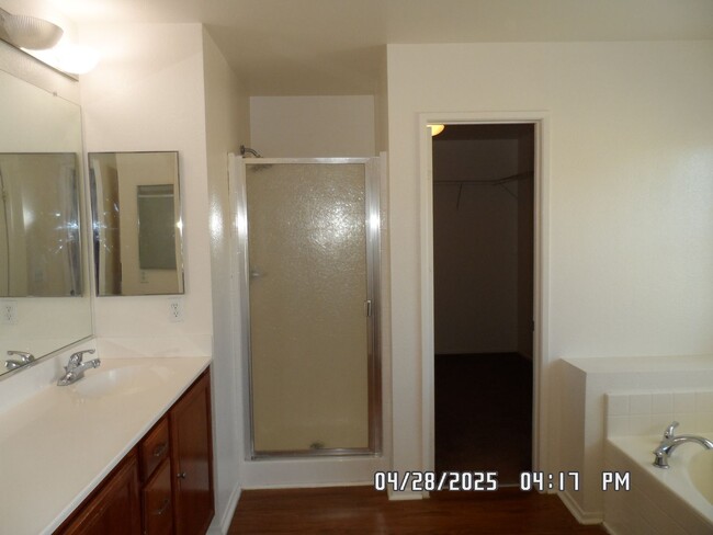 Building Photo - 3 Bedrooms, 2 1/2 Bathrooms, 2 Story, Loft...