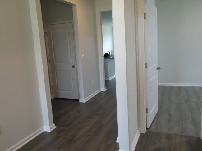 Building Photo - 2165 Ainsley Dr