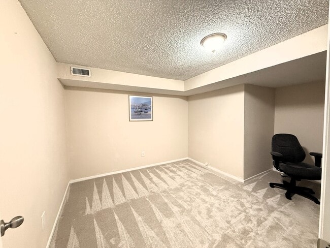 Building Photo - 2217 NE Landover Dr