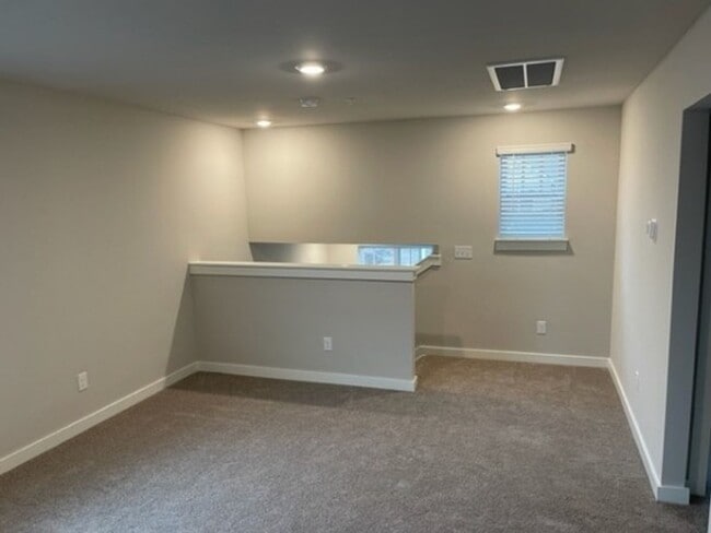 Building Photo - Stunning home in Spring Hill