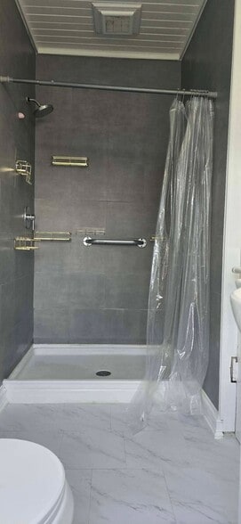 Walk in shower - 230 E Pine St