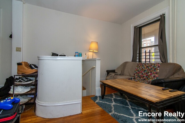 Building Photo - 448 Park Dr