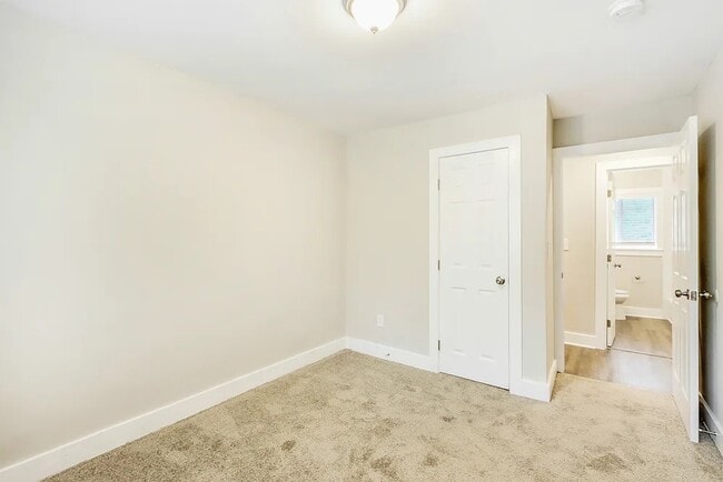 Building Photo - 2122 Nichols Ln