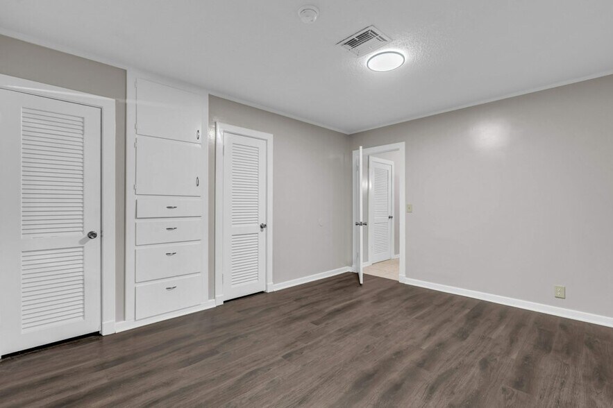 Building Photo - 706 Park Cir