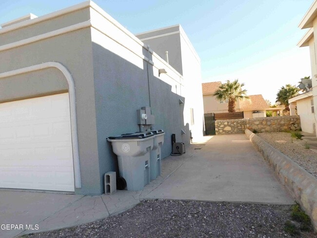 Building Photo - 12736 Tierra Sonora Dr