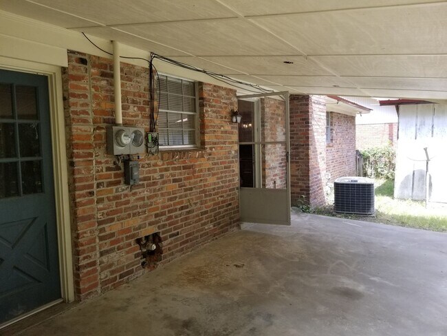 Building Photo - Cute home in south side