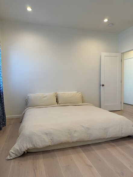 Building Photo - 5232 W 20th St