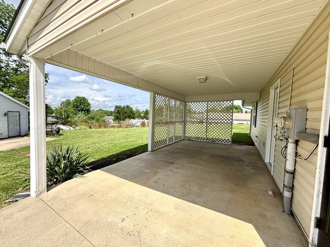 Building Photo - 5317 Beechwood Dr