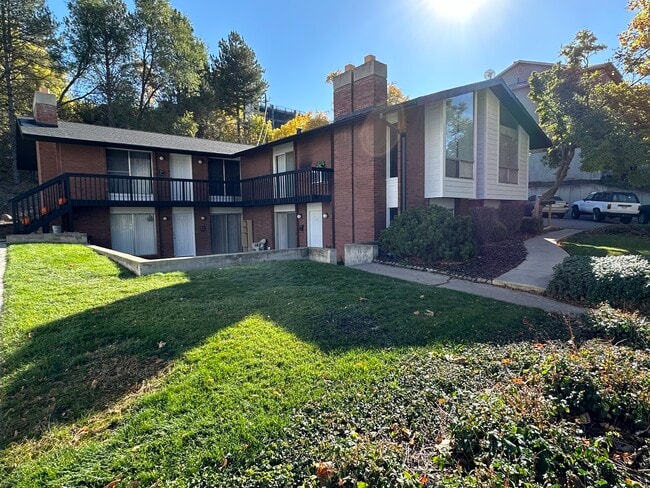 Building Photo - Pinnacle Apartments