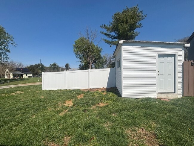 Building Photo - Radford, 2 BR / 1 BA, Available Now