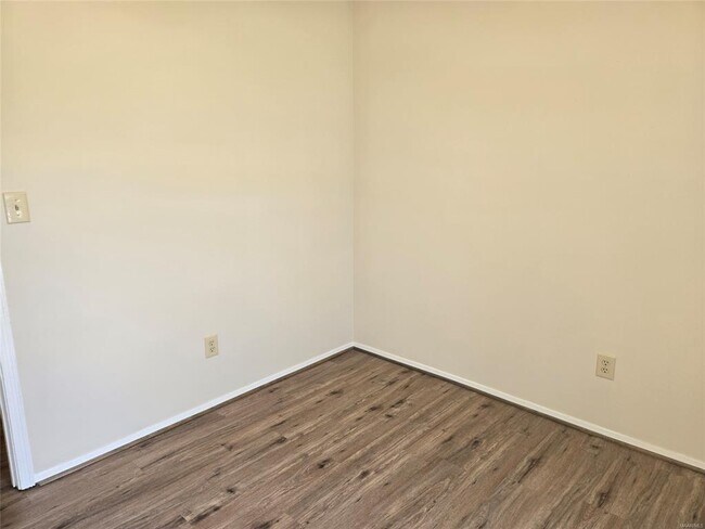 Building Photo - 262 Joyce St