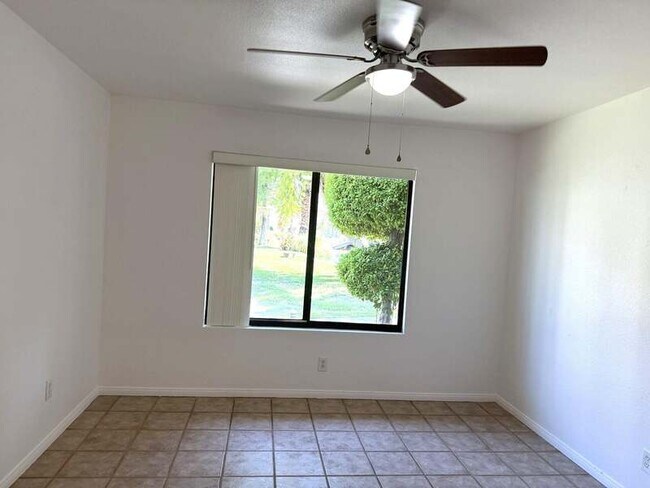 Building Photo - 45 Lakeview Cir