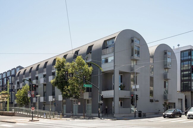 Building Photo - Stunning Two Bedroom Condo in Prime Neighborhood - Please Contact for Showing Availability!