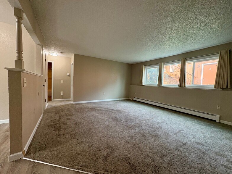 large living area - 917 E 46th Ct