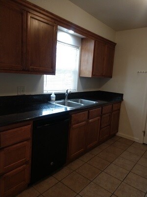 Building Photo - 1403 N Cherry St