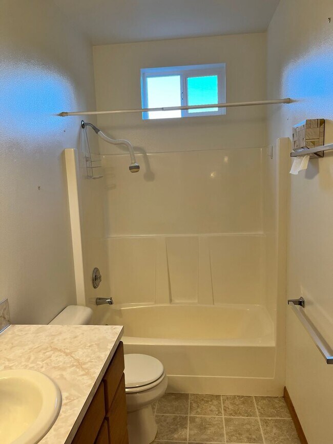 Building Photo - View Home in Poulsbo