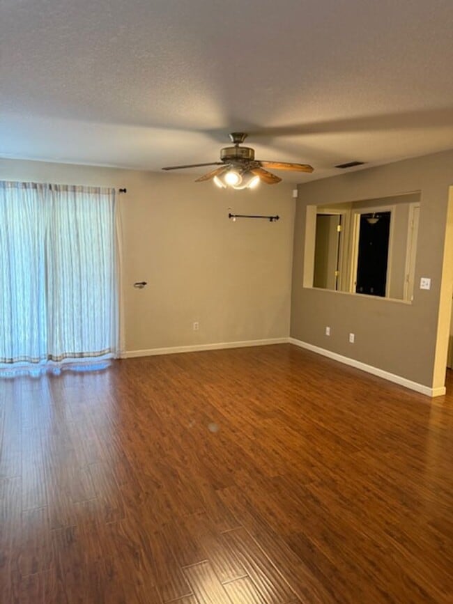 Building Photo - Single Story Halfplex in Natomas