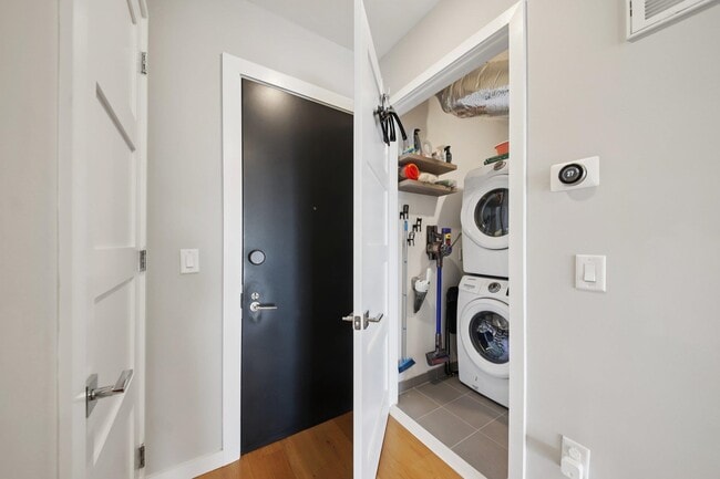 Building Photo - 306 New York Ave