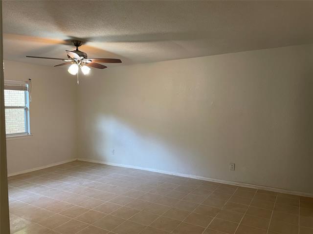 Building Photo - 2706 Treeview Dr