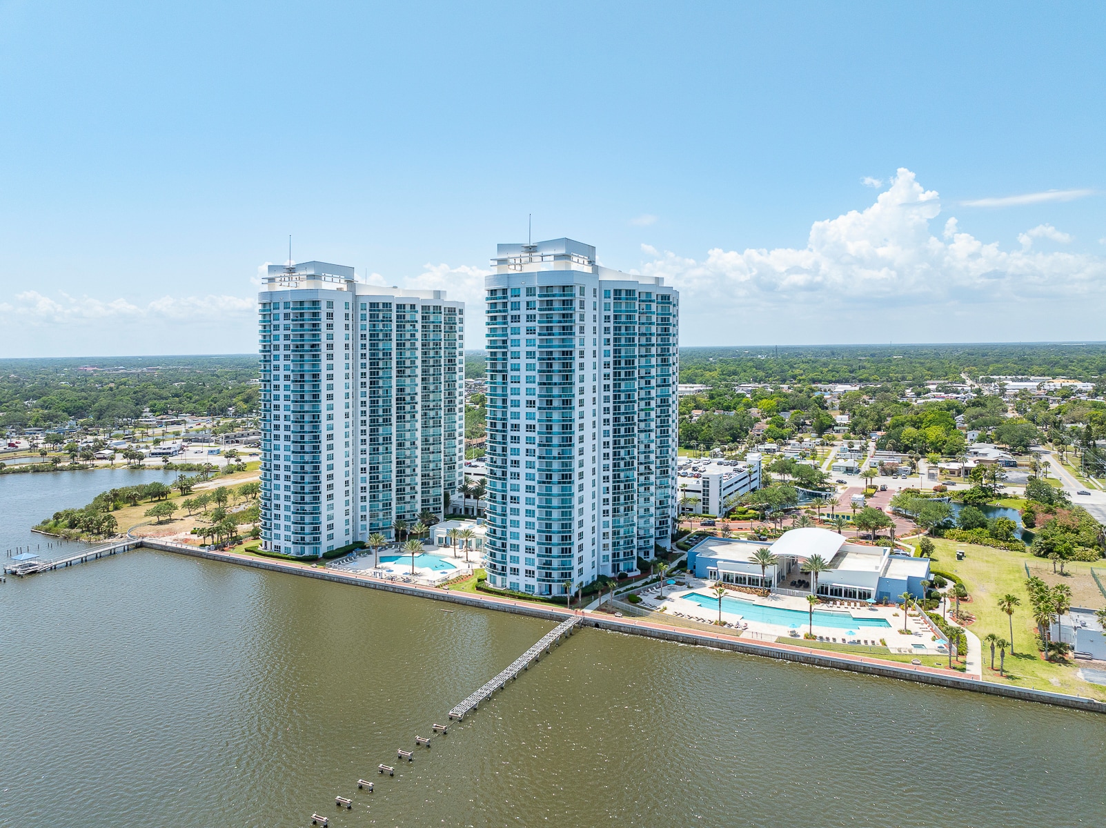 Building Photo - 231 Riverside Dr