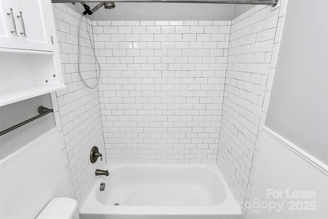 Building Photo - 1826 Merriman Ave