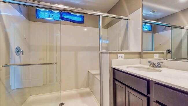 Building Photo - Beautiful 4-bedroom, 3-bath home with a loft.