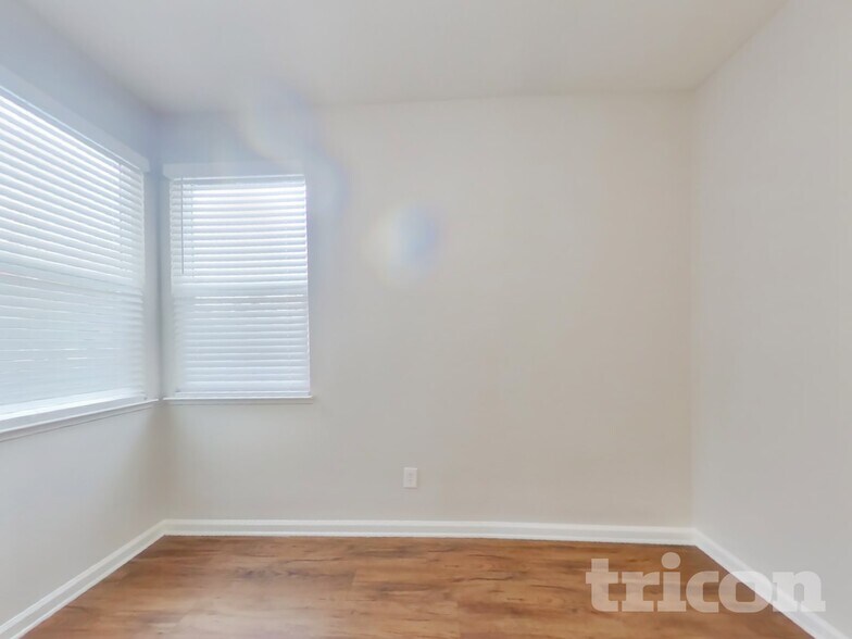 Building Photo - 408 Falcon Dr