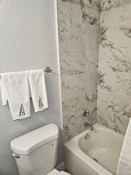 Building Photo - 2010 NE 33rd St