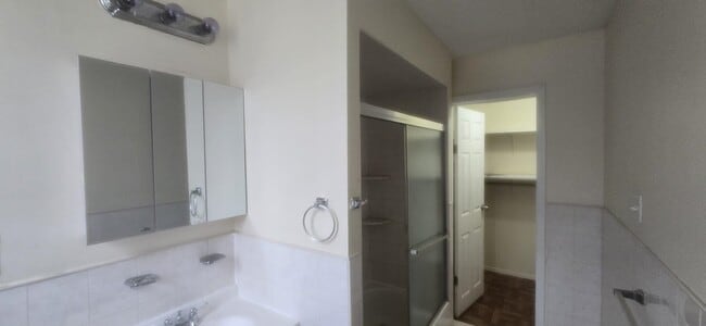 Building Photo - 1614 Summit Ave